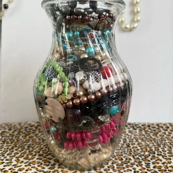 Total 3.4 Lb (Including glass Jar) Mostly Beaded Jewelry Scraps pcs Mystery Lot - Picture 9 of 11